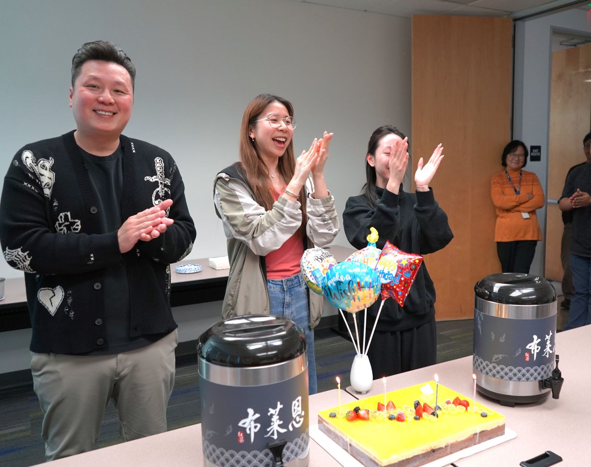 MiTACcomputing's tweet image. Sweet moments at MiTAC! 🎉
We took a break to celebrate a teammate’s birthday with a Yuzu Passion Fruit cake — light, refreshing, and perfect for a mid-day treat.
Grateful to be part of such a supportive and joyful team. 💛
#MiTAC #TeamCulture #BirthdayCelebration