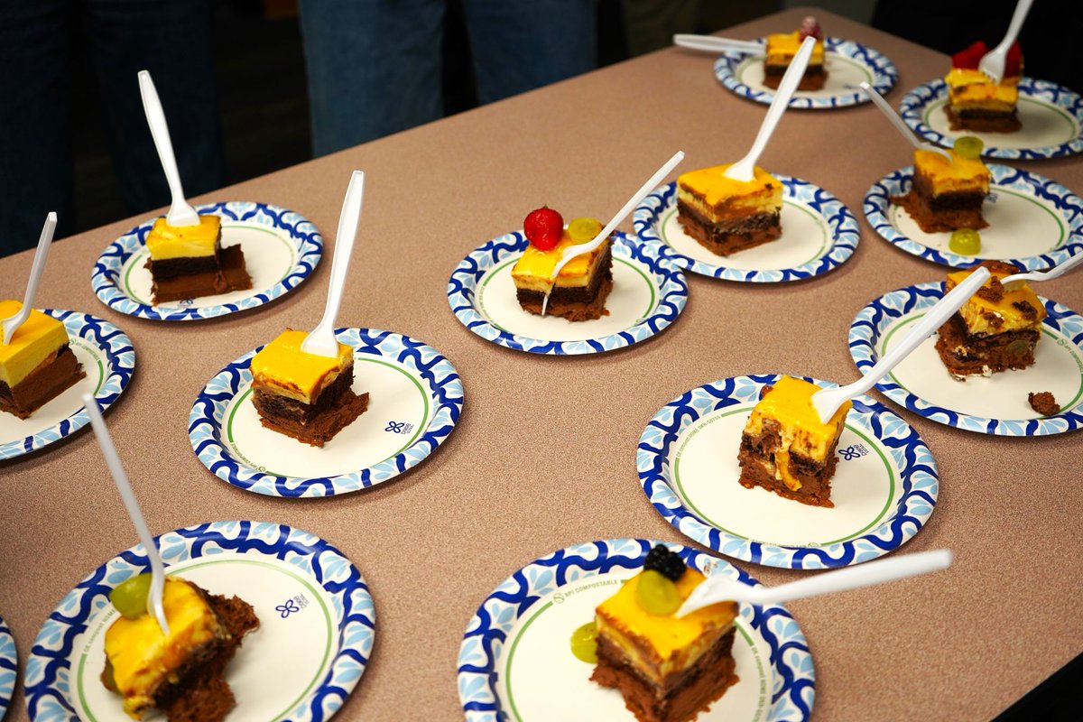 MiTACcomputing's tweet image. Sweet moments at MiTAC! 🎉
We took a break to celebrate a teammate’s birthday with a Yuzu Passion Fruit cake — light, refreshing, and perfect for a mid-day treat.
Grateful to be part of such a supportive and joyful team. 💛
#MiTAC #TeamCulture #BirthdayCelebration