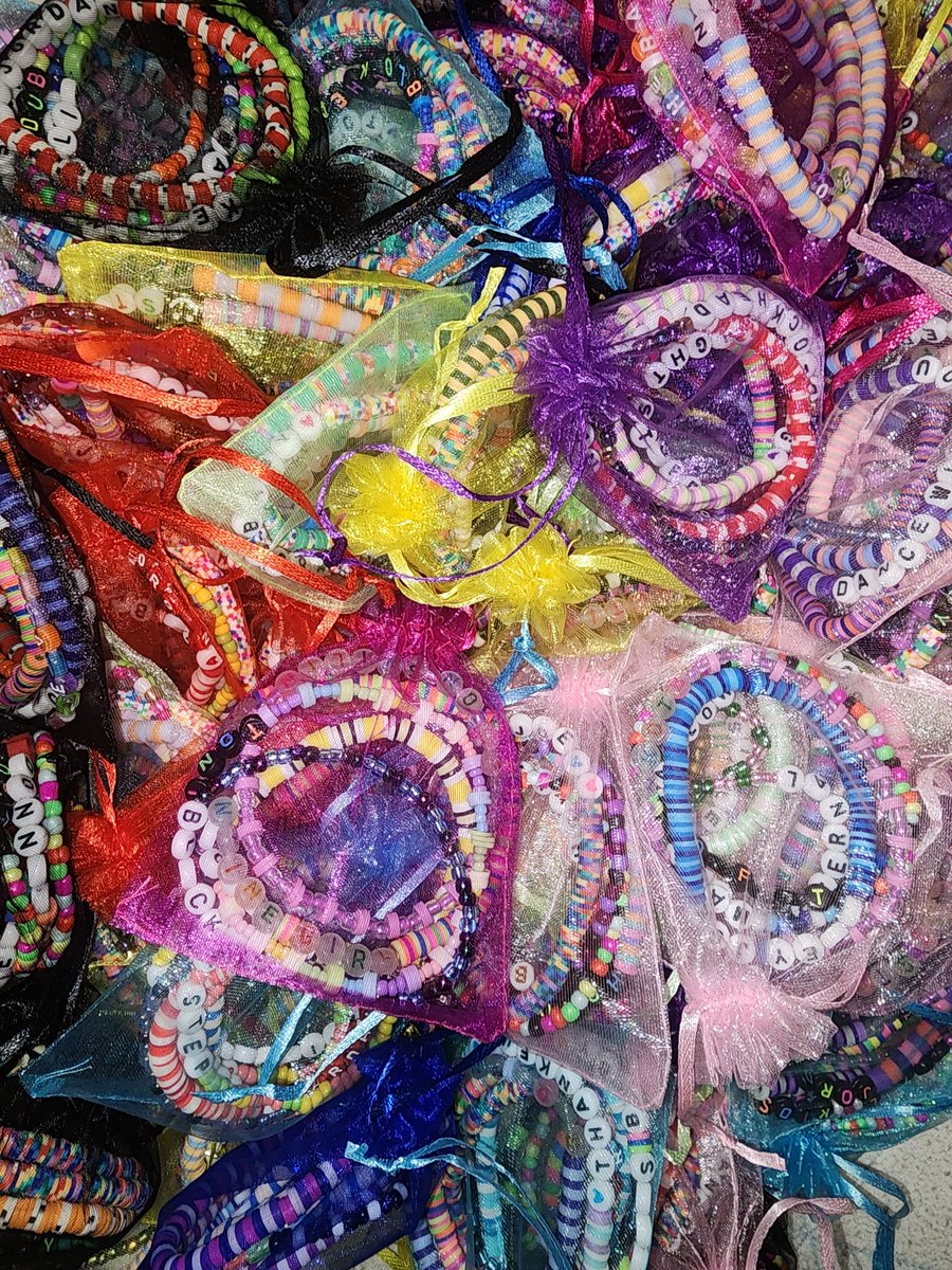 JennOwen4's tweet photo. I've been in Vegas since Tuesday morning for tonight's @NKOTB show. In those 4 days, I've given out 8 POUNDS of friendship bracelets I've made over the past year to my fellow Blockheads. That's almost 800 bracelets! As @DonnieWahlberg says Spread Love and Love Will Spread! https://t.co/WLRqtUkd08