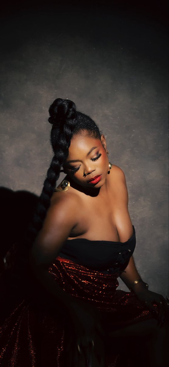 Oreoluwa. Ibukunoluwa latorun ma re, to ba seniyan, a ti siregun. Oreoluwa ma re oooo.

33 feels very accomplished. Very content. Very certain. 

In these, I rest and bask in. I am ever so grateful for my journey, my story of evolution, all the versions of Ore that brought me