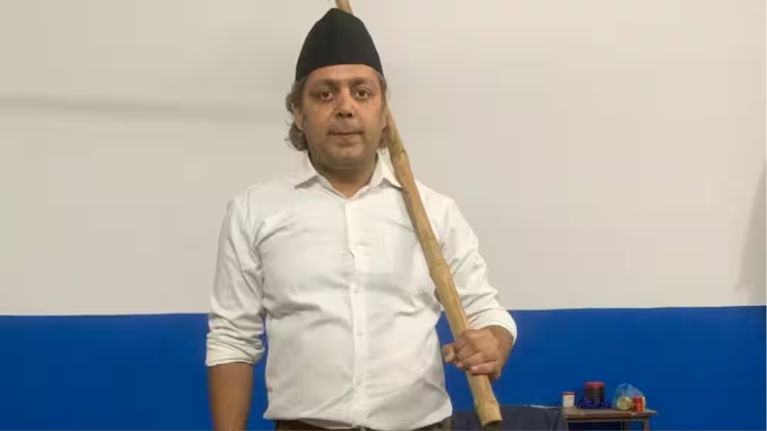 Senior RSS leader Baldev Raj Arora's son Naveen Arora was shot dead in Punjab. 
A 32-year-old shopkeeper, Naveen Arora, was shot dead by two unidentified motorcycle-borne assailants in Punjab's Ferozepur on Saturday evening.
  The incident occurred when Naveen was walking from