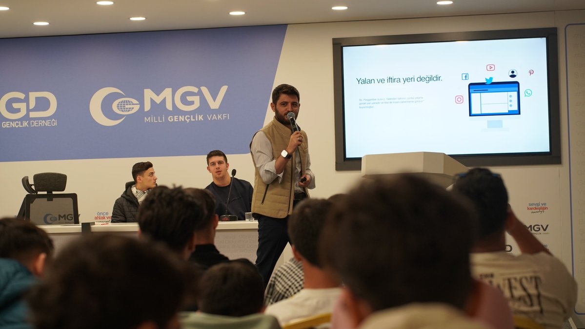 agdliselertr's tweet image. ☪ OKUL BAŞKANLARI EĞİTİM KAMPI | KUDÜS GRUBU

🔻 Eğitim | Sosyal Medya Ahlakı • Mehmet Pamuk

#BizSevdalıyız #FetihNesli #YollarSenindir