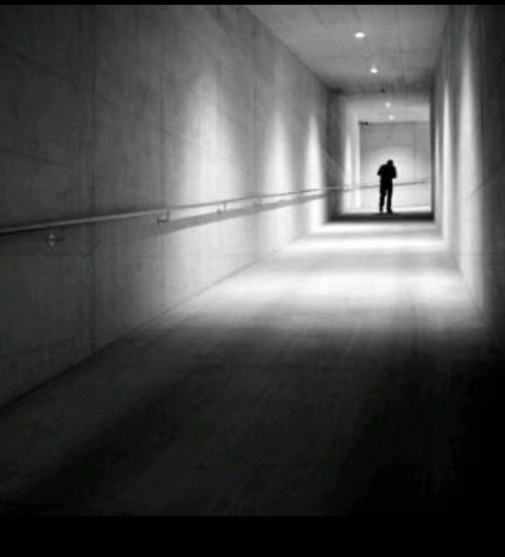 AliAbusaq's tweet image. هدّيت من روعك وسديت جوعك
ووقفة لك وقفه ،، تخلّدها الاجيال
ونقلت حملك يوم عجزوا ربوعك
من طيب راسي جعل يفداه الأنذال
جحدتني وأنكرتها ،، من دنوعك
والشمس ما والله تحجب بغربال
لا أمنّها ولاني ،،  أبغى خضوعك
لكن أبيك تكون يا العفن رّجـال
من بعد ما كِبرت محاني ضلوعك
واسمك غدى قبله لقب…