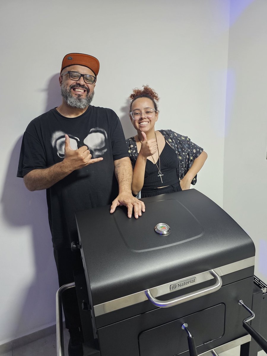 rmjacopetti's tweet photo. E essa foi a dupla que está sempre conosco, não poderia ser diferente, primeiro dia da nossa nova casa, ainda completamente improvisados, mas entregamos um belíssimo evento teste!! https://t.co/ZDNHQF8GBQ