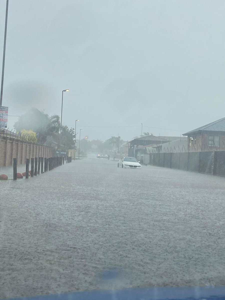 SCP_SECURITY's tweet image. 🌧️ Flooding Alert – Ravenswood, Boksburg 🌧️

10th Avenue in Ravenswood, Boksburg is currently flooded. Please drive carefully and avoid the area if possible. Roads are slippery and water levels are rising.

Stay safe and reduce speed. 💧⚠️

#BOKSBURG #RAVENSWOOD