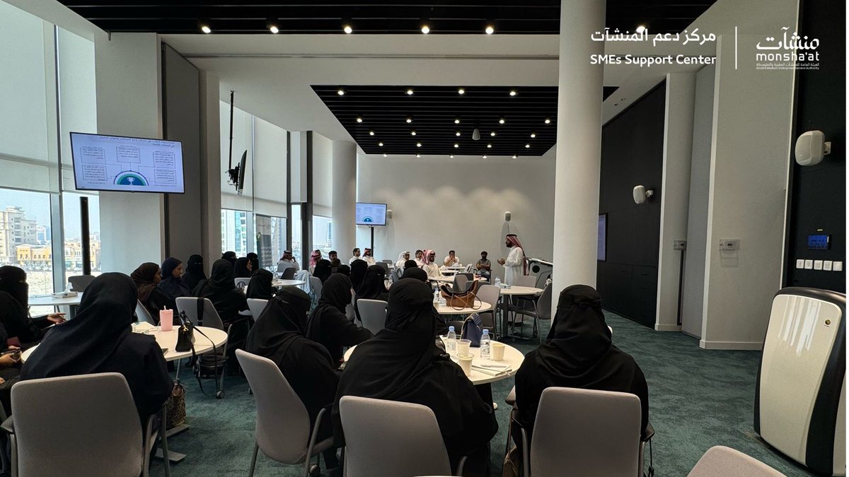 جانب من ورشة عمل "إدارة الموظفين والموارد البشرية" في #مركز_دعم_المنشآت بـ #المدينة_المنورة، والتي ركزت على آليات إدارة الموظفين وتطوير القدرات الإدارية؛ لتعزيز كفاءة العمل داخل المنشآت.