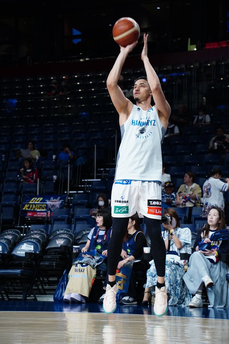 🗓11/16(日)18:05
🤝#琉球ゴールデンキングス
📍沖縄サントリーアリーナ

オフシーズンに右膝の手術を行い、戦線を離脱していた、#ラシードファラーズ 選手が復帰🔥✨

▼試合配信( #バスケットLIVE)
basketball.mb.softbank.jp/lives/504961?u…

#京都ハンナリーズ #共に登る