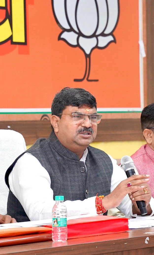 idharampalsingh's tweet image. विशेष गहन पुनरीक्षण (S.I.R.) के निमित्त सहारनपुर महानगर एवं जिले के बी.एल.ए. - 1 एवं मंडल अध्यक्षों की संगठनात्मक बैठक को संबोधित किया।