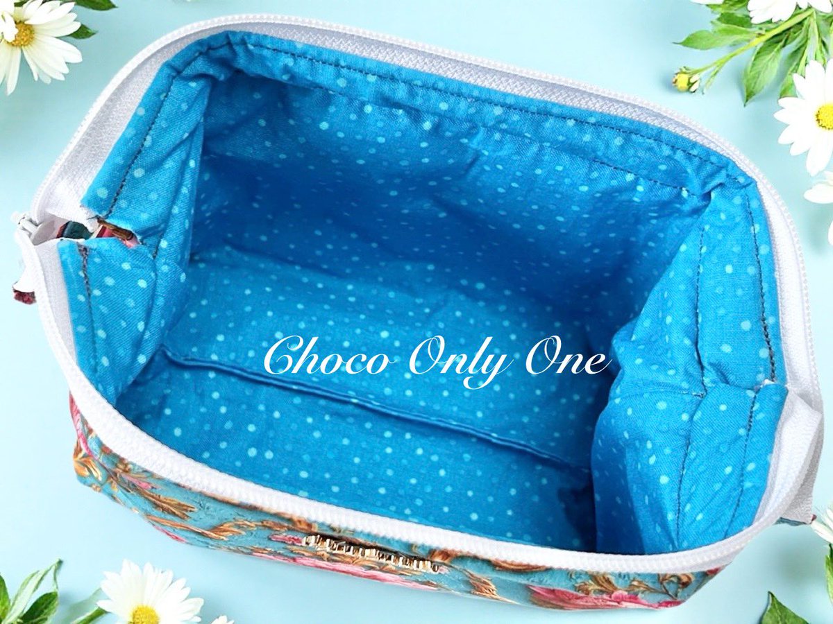Choco_OnlyOne's tweet photo. こんばんは🌙新作美しい柄のパカっと開くポーチ👝この後minneにアップさせて頂きます♡プレゼント🎁にも喜ばれる可愛さです🩵是非ギャラリーもご覧下さいませ🙇‍♀️
https://t.co/Yvy5DPq3WD #大人おしゃれパカっと開くポーチ #プレゼントにも https://t.co/ElT8Vhw8xJ