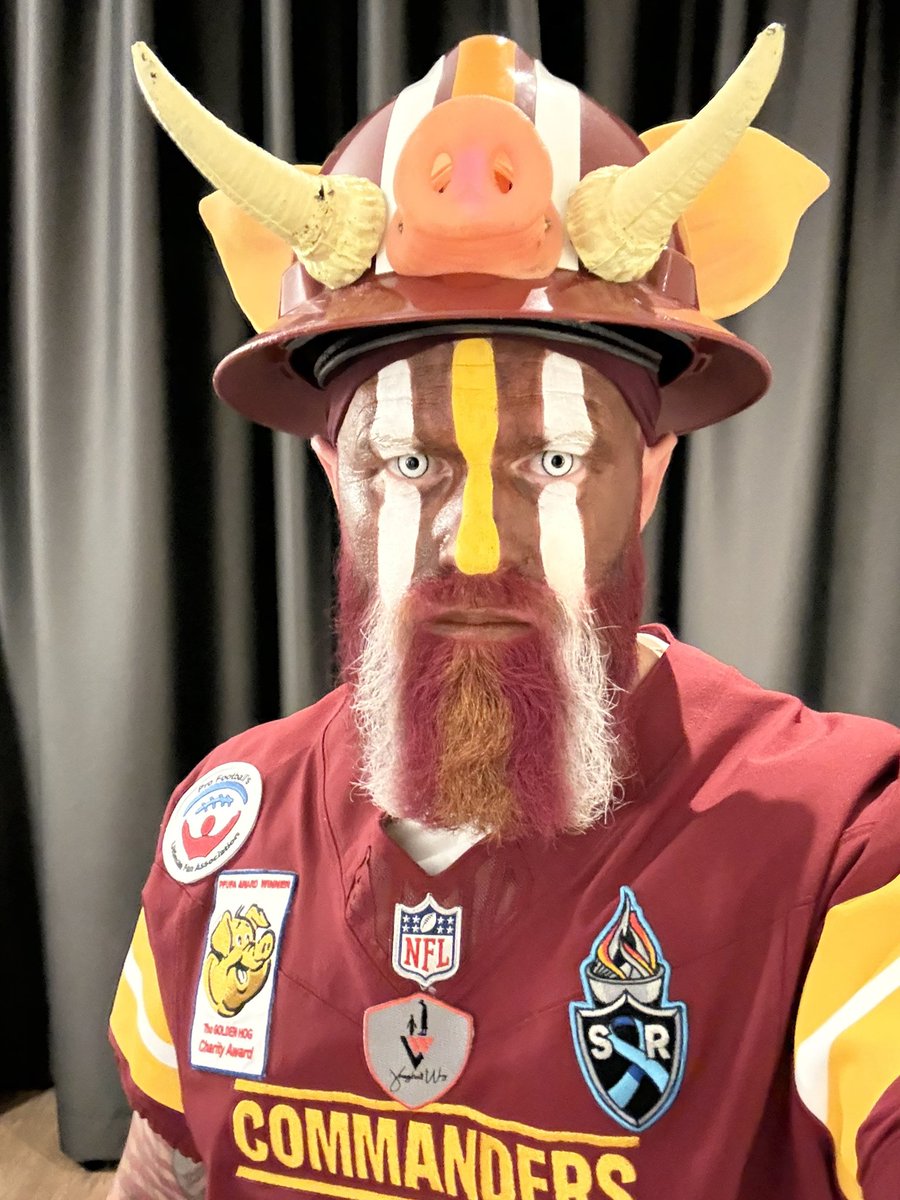 _PorkRine's tweet image. 🇪🇸🏟️💥 ¡ES DÍA DE PARTIDO EN ESPAÑA! 🏟️💥
¡La BURGUNDY &amp;amp; GOLD llegó con FUERZA y estamos listos para apoyar a nuestros @Commanders al otro lado del Atlántico! 🌍💛❤️
¡Hagamos que Madrid suene como NORTHWEST SOUTH! 🔊🔥
#RaiseHail #HTTC