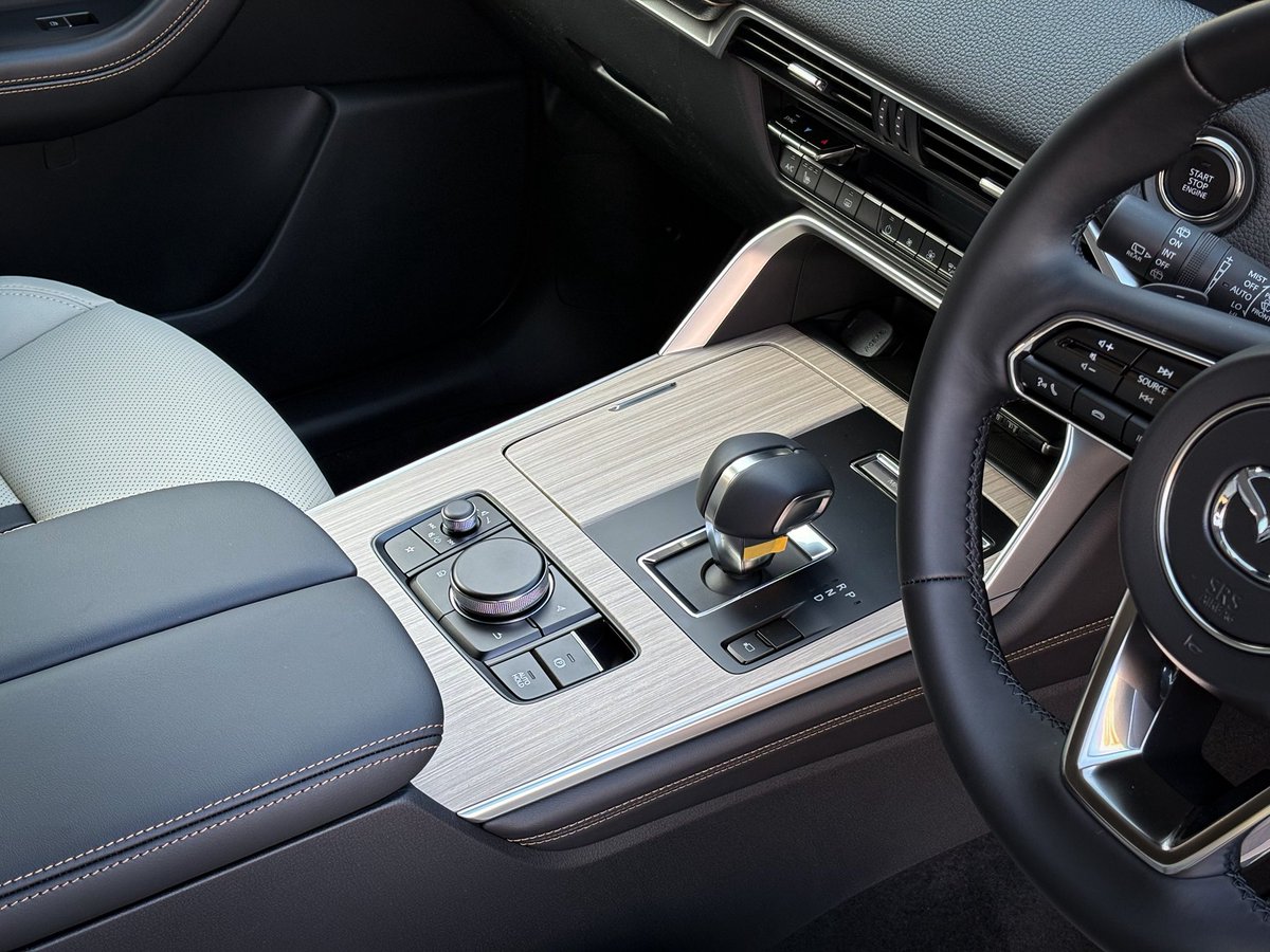 CX-60 XD Drive Edition撮影させて頂きました！
Lパケにしか設定されなかったグレージュ内装が追加され質感も大幅アップ！
上位グレードと外装も上手く差別化されてます♪
#MAZDA