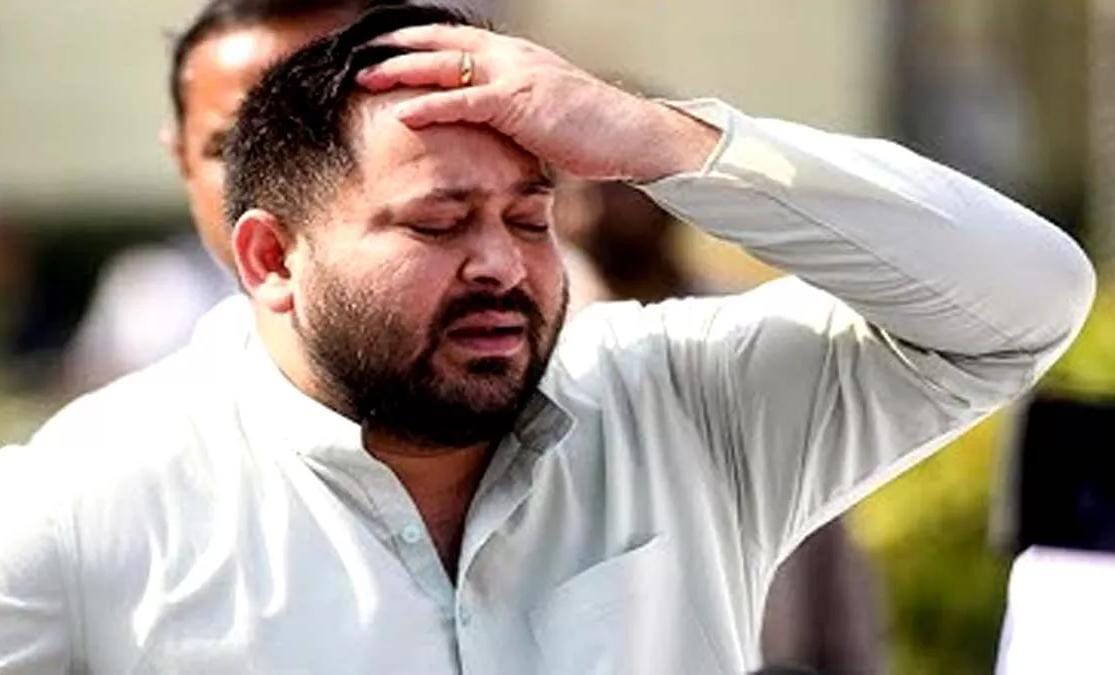 बिहार चुनाव में मिली हार के बाद तेजस्वी के लिए सबसे बड़ी चुनौती उनका खुद का परिवार है,

जिसे संभालना अब लालू जी और उनके लिए बहुत कठिन हो रहा।

पहले तेज प्रताप परिवार और पार्टी से बाहर 
पार्टी को कमजोर किया गया 
परिवार में आंतरिक कलह
और अब रोहिणी आचार्य का यूं सामने आना

ठीक इसी