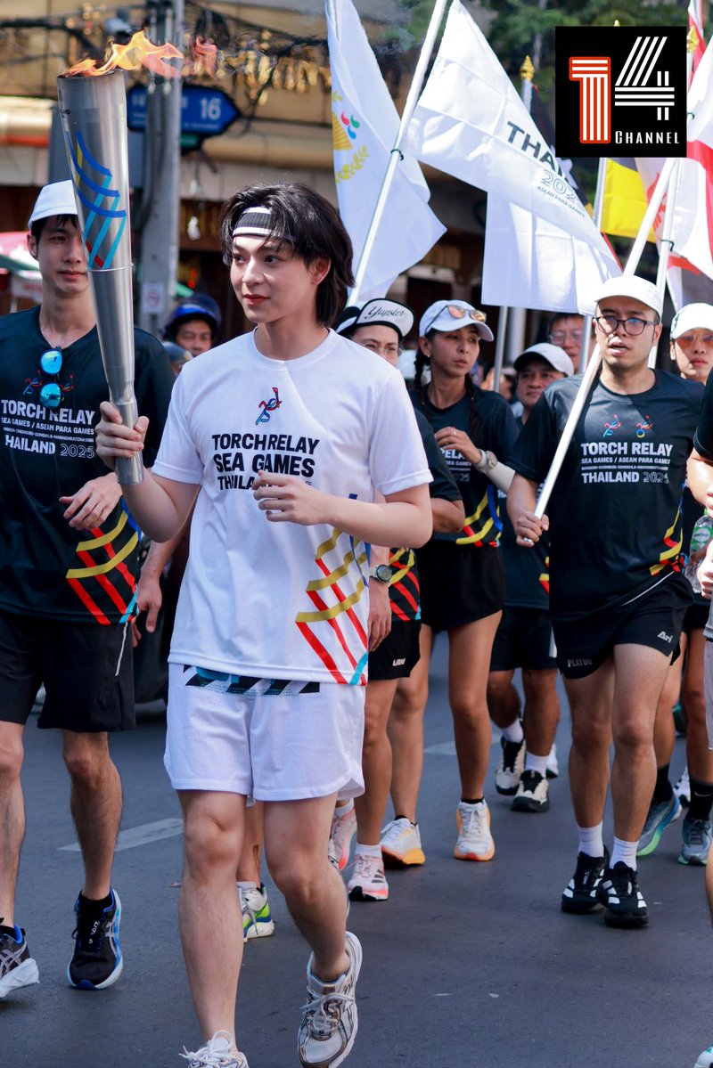 14channelTH's tweet image. ออร่าพี่ดารากับบทบาทใหม่ผู้ถือคบเพลิงไม้ที่ 34 &quot;บาส หัสณัฐ&quot; ในงาน &quot; TORCH RELAY SEA GAMES &amp;amp; ASEAN PARA GAMES THAILAND 2025 🔥🏃‍♂️🇹🇭&quot;

BBAS TORCH RELAY
#วิ่งคบเพลิงซีเกมส์ครั้งที่33
#บาสเด็กอ้วนที่แท้จริง

SEAGames2025
#FriendsOfSEAGames
#วิ่งคบเพลิงซีเกมส์ครั้งที่33
