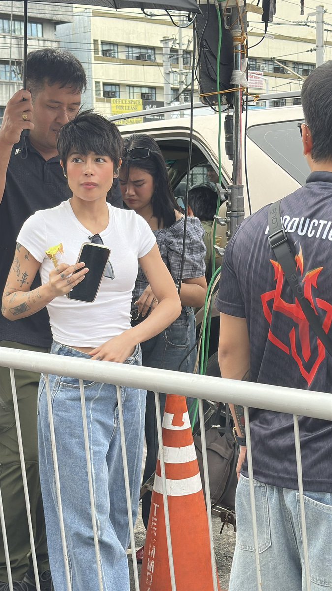 dzbb's tweet image. Singer na si Gigi De Lana, dumalo rin para mag-perform sa pagtitipon sa People Power Monument.

📷@glenjuego