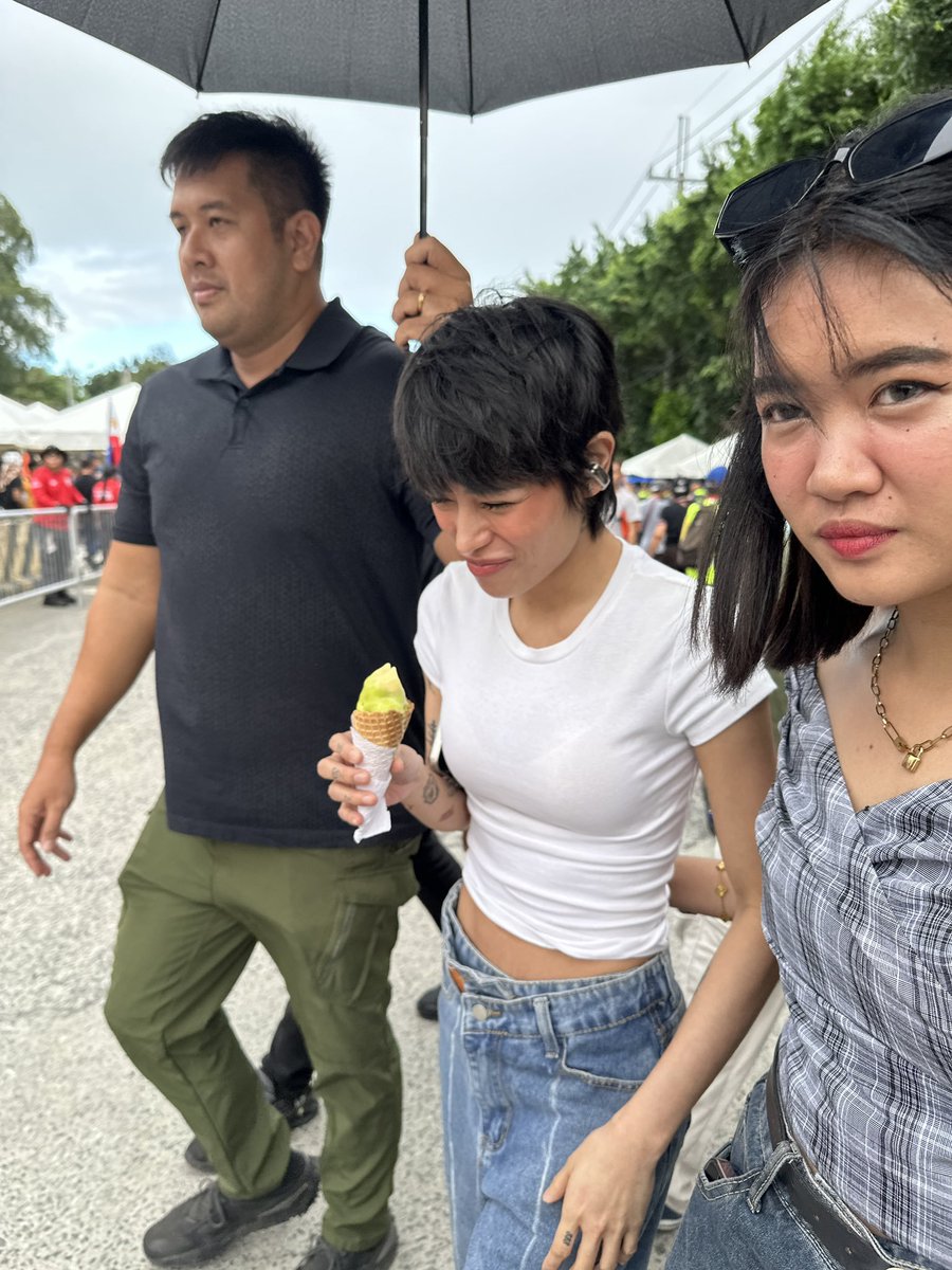 dzbb's tweet image. Singer na si Gigi De Lana, dumalo rin para mag-perform sa pagtitipon sa People Power Monument.

📷@glenjuego