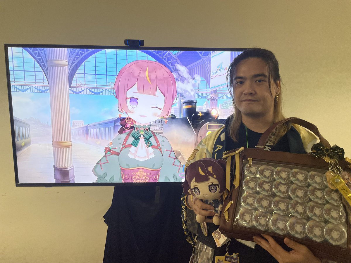 hohohenryho's tweet photo. Thank you for meeting with me, Anya! She remembered me and said my earrings were cool. ☺️I want to eat more Indonesian food. But I'm flying tonight. Maybe next year. 🫡I will gacha Anya meet again.🤗

#hololiveMeet
#melfriends
#holoIDChromaticFuture https://t.co/MRamR45IPD