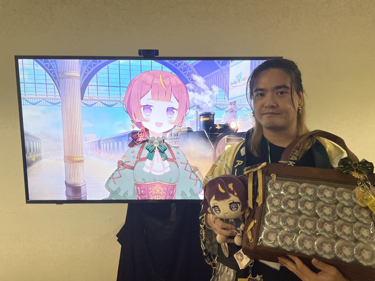 hohohenryho's tweet photo. Thank you for meeting with me, Anya! She remembered me and said my earrings were cool. ☺️I want to eat more Indonesian food. But I'm flying tonight. Maybe next year. 🫡I will gacha Anya meet again.🤗

#hololiveMeet
#melfriends
#holoIDChromaticFuture https://t.co/MRamR45IPD