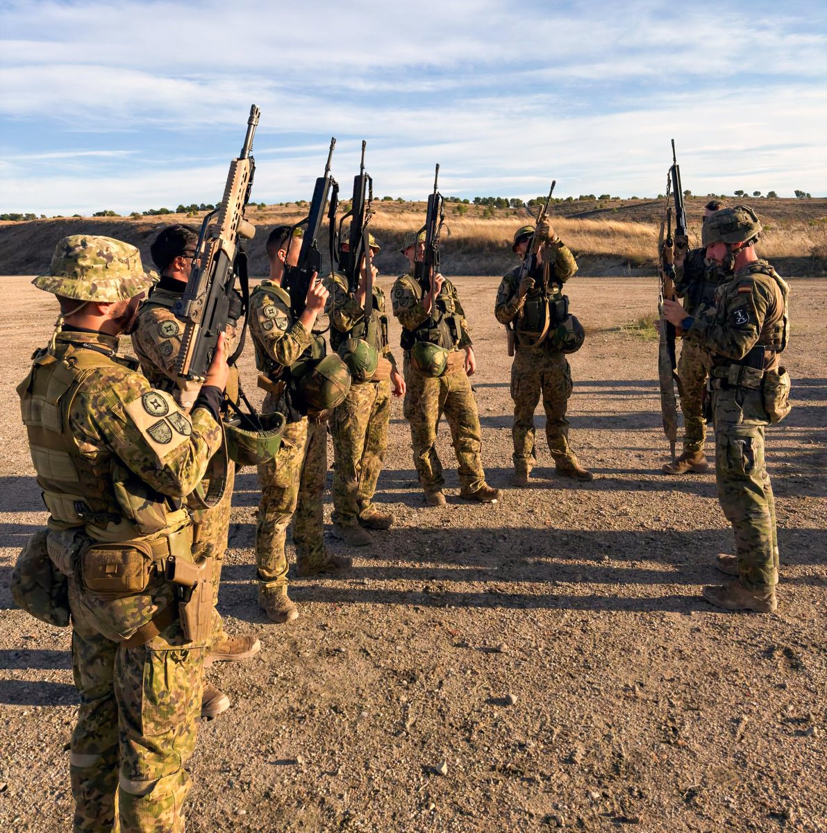 EjercitoTierra's tweet photo. #Buenosdías ¡Caballería hispano-lusa en acción! El Grupo de Caballería «Santiago» I/12 de la Brigada «Galicia» VII #BRILAT y el Regimento de Cavalaria nº 6 @Exercito_pt despliegan en el campo de maniobras de Renedo-Cabezón, en un ejercicio que refuerza la interoperabilidad y la capacidad de respuesta conjunta ante cualquier desafío. #SomostuEjército. #StrongerTogether 🇪🇸🤜🤛🇵🇹
