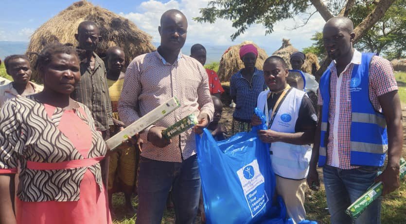 Victims of #landslides in eastern #Uganda provided with emergency clothing, blankets and mosquito nets by <a href="/UgHumanityfirst/">Humanity First Uganda</a>