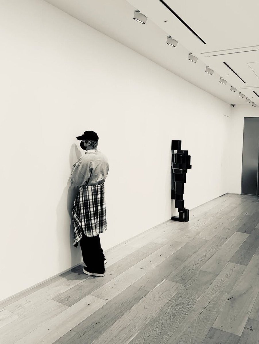 uRMyseason's tweet image. 안토니 곰리와 귀여운 준이 🩶🤎