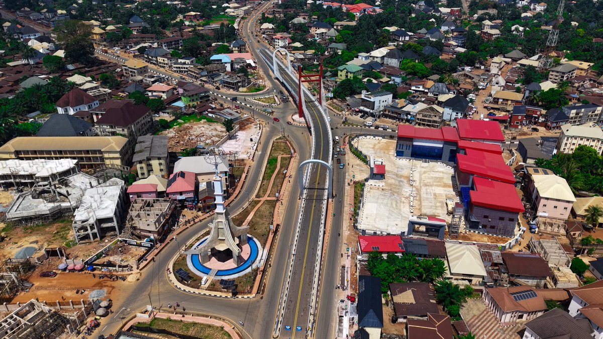 AnambraNewMedia's tweet image. Christmas in Ekwulobia won’t be chaotic anymore—it&apos;s going to be pleasurable and memorable. Soludo&apos;s administration has fixed it.

Welcome to Ekwulobia, the 4th urban center in Anambra.

#Solutioncontinues #AnambraIsRising #Solutionishere