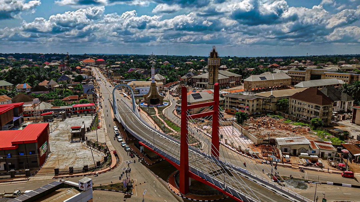 AnambraNewMedia's tweet image. Christmas in Ekwulobia won’t be chaotic anymore—it&apos;s going to be pleasurable and memorable. Soludo&apos;s administration has fixed it.

Welcome to Ekwulobia, the 4th urban center in Anambra.

#Solutioncontinues #AnambraIsRising #Solutionishere