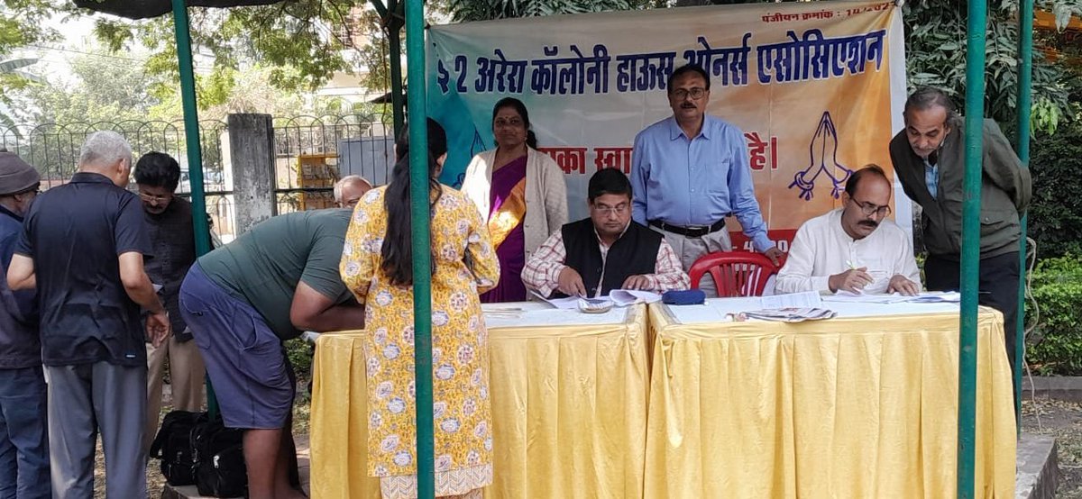 krathi20's tweet photo. @narendramodi @DrMohanYadav51 @ECISVEEP @CollectorBhopal   हमारी समिति E2 अरेरा कॉलोनी भोपाल द्वारा SIR को लेकर रहवासियों की सुविधा के लिए कैंप लगाया गया। BLO का भी बहुत सहयोग मिला। https://t.co/1qH9wYBUto