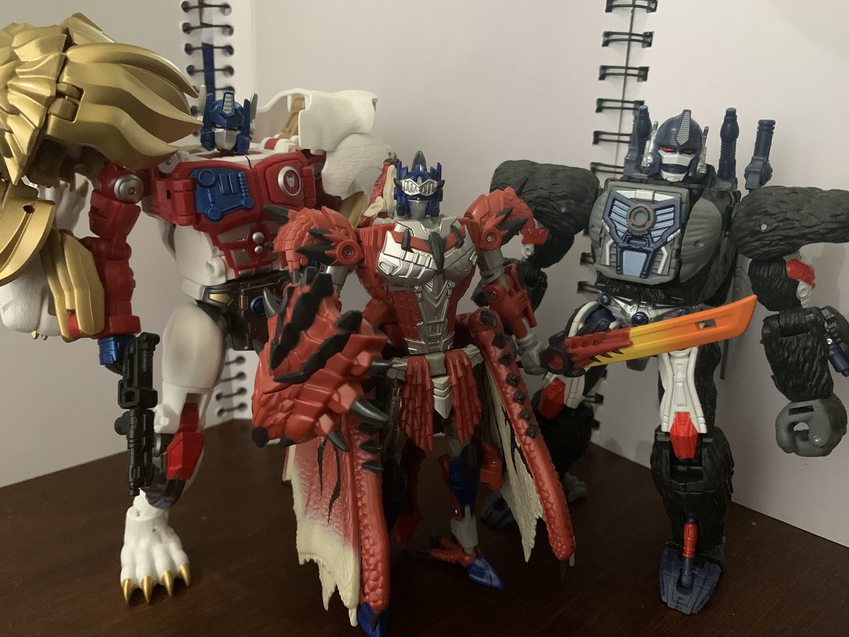 Got my hands on the Transformers x Monster Hunter Liolaeus / Rathalos Prime!

I know nothing about Monster Hunter but genuinely this fella's quite a lot of fun

back to your regularly scheduled art real soon ;)