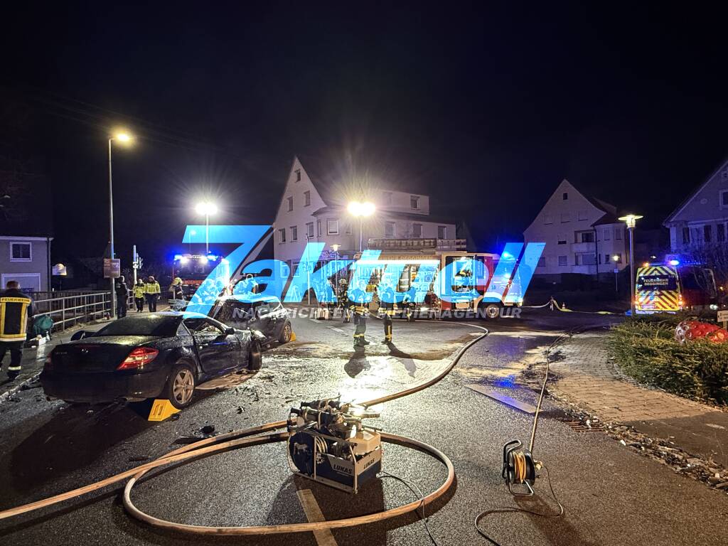 #Polizei zieht schwer verunfallte #Raser aus ihrem #Mercedes in #Deggingen 7aktuell.de/meldung/42275?…