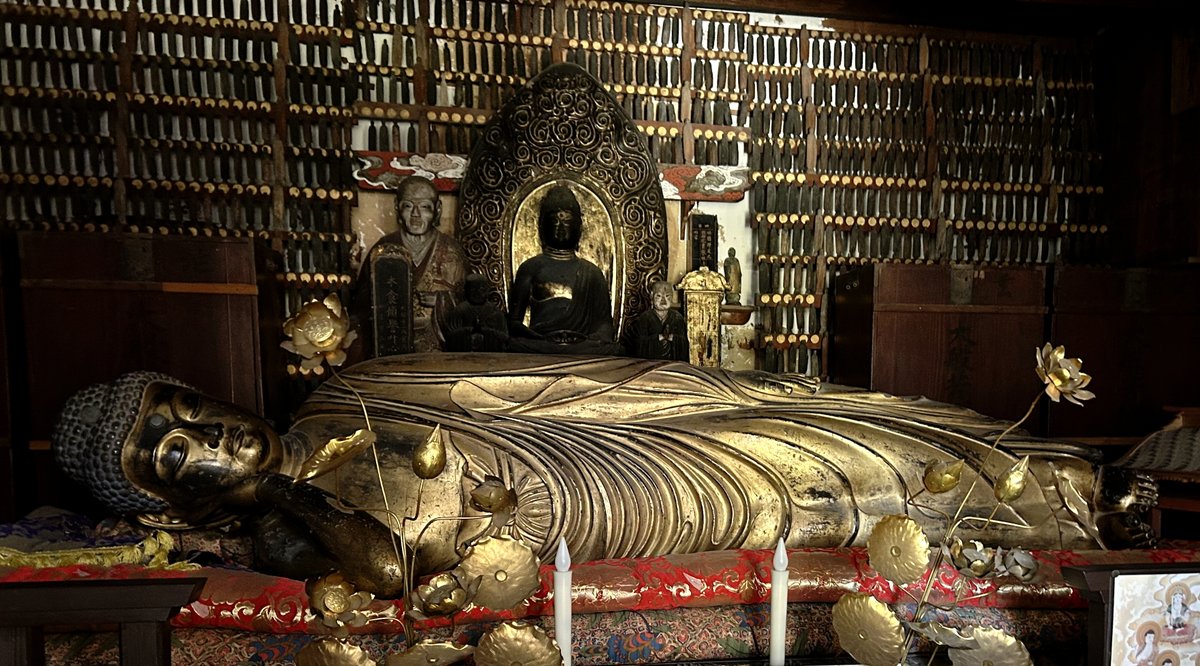 釈迦涅槃仏
大石田町乗舩寺の釈迦堂に安置されといる町指定有形文化財。

良い天気でしたので、以前から気になってた釈迦涅槃像を拝観してきました。それは極めて美しく、そのバランスの良さにとても驚きました😇