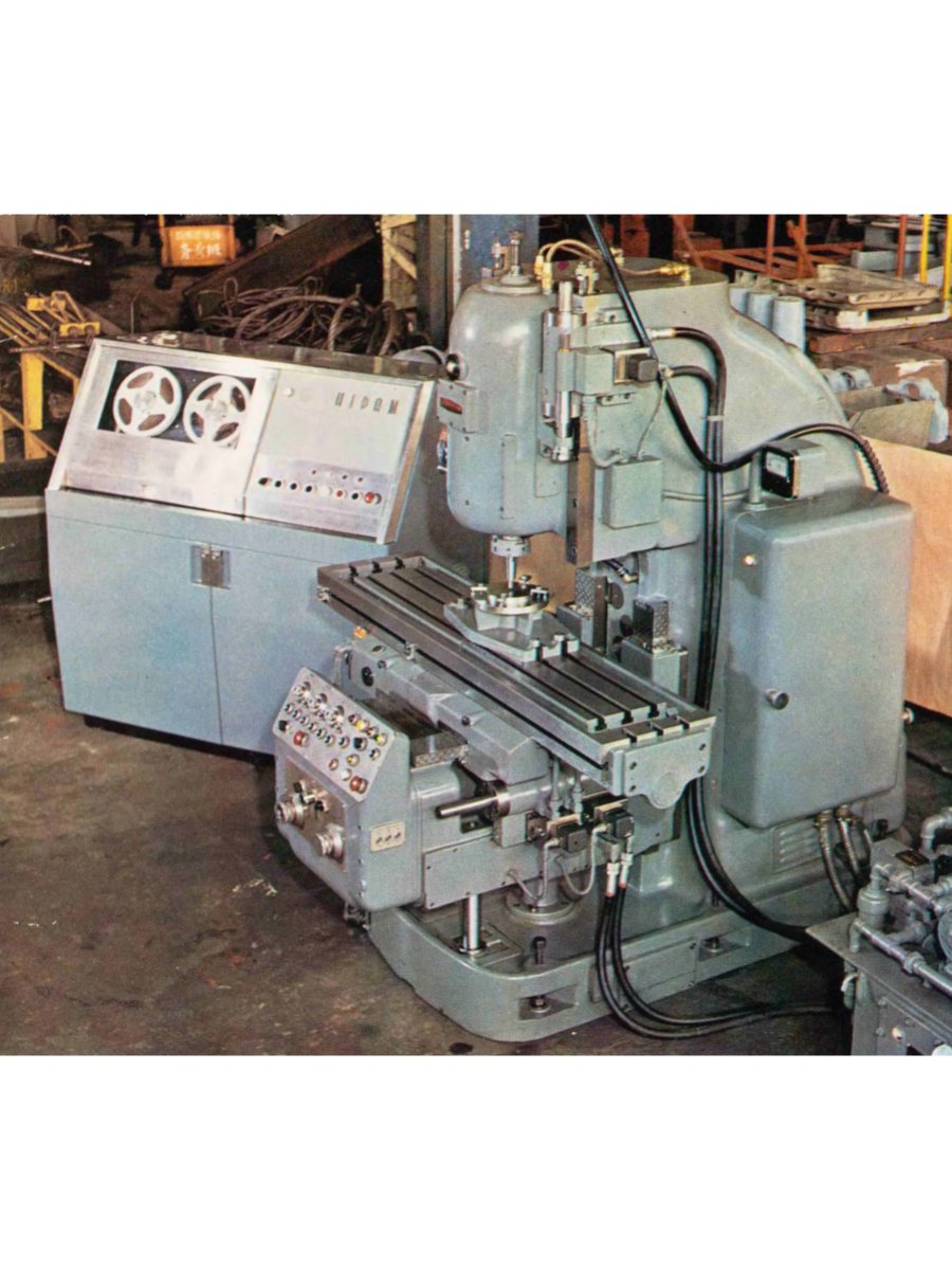machinetools7's tweet image. 日立製作所　数値制御フライス盤(昭和35年)

NC装置は同社製HIDAM403で
昭和34年に試作完成したHIDAM401、402の後継機。

HIDAMとは
　HITACHI DIGITAL AUTOMATIC MACHINEの略です。