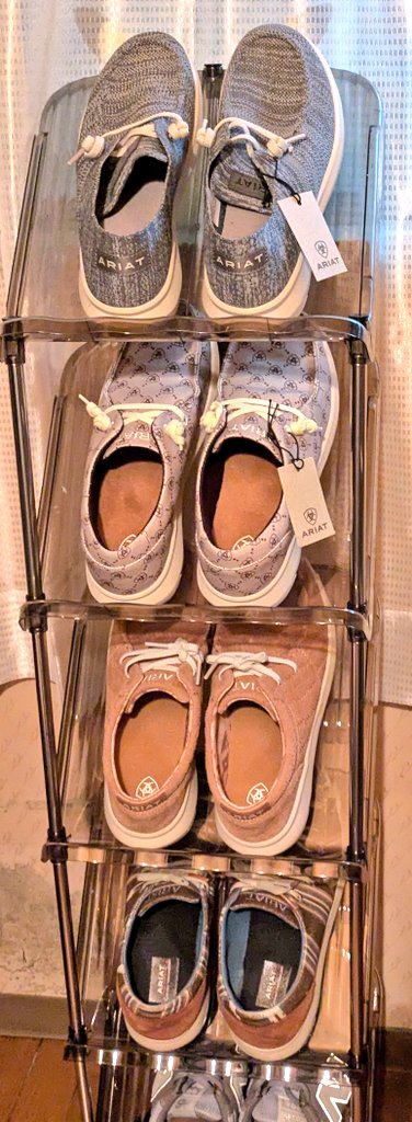 rise0502's tweet image. Ariatの靴が好きすぎて…🥰
(壁の汚れが見苦しくてすみません😣)

#Ariat