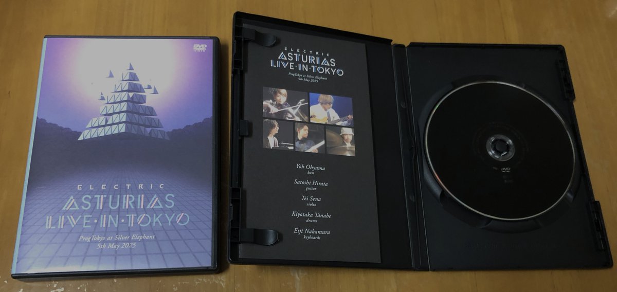 エレアスライブDVD
「LIVE IN TOKYO 」商品が到着しました👏
11/24（月祝）発売記念ワンマンライブ
会場にて先行発売、12/3より全国発売開始です！
前作「LIVE IN USA」と被り無し
20分越え組曲や未発表曲4曲入り全11曲
どうぞよろしくお願いします‼
asturias754.wixsite.com/eleas/disco