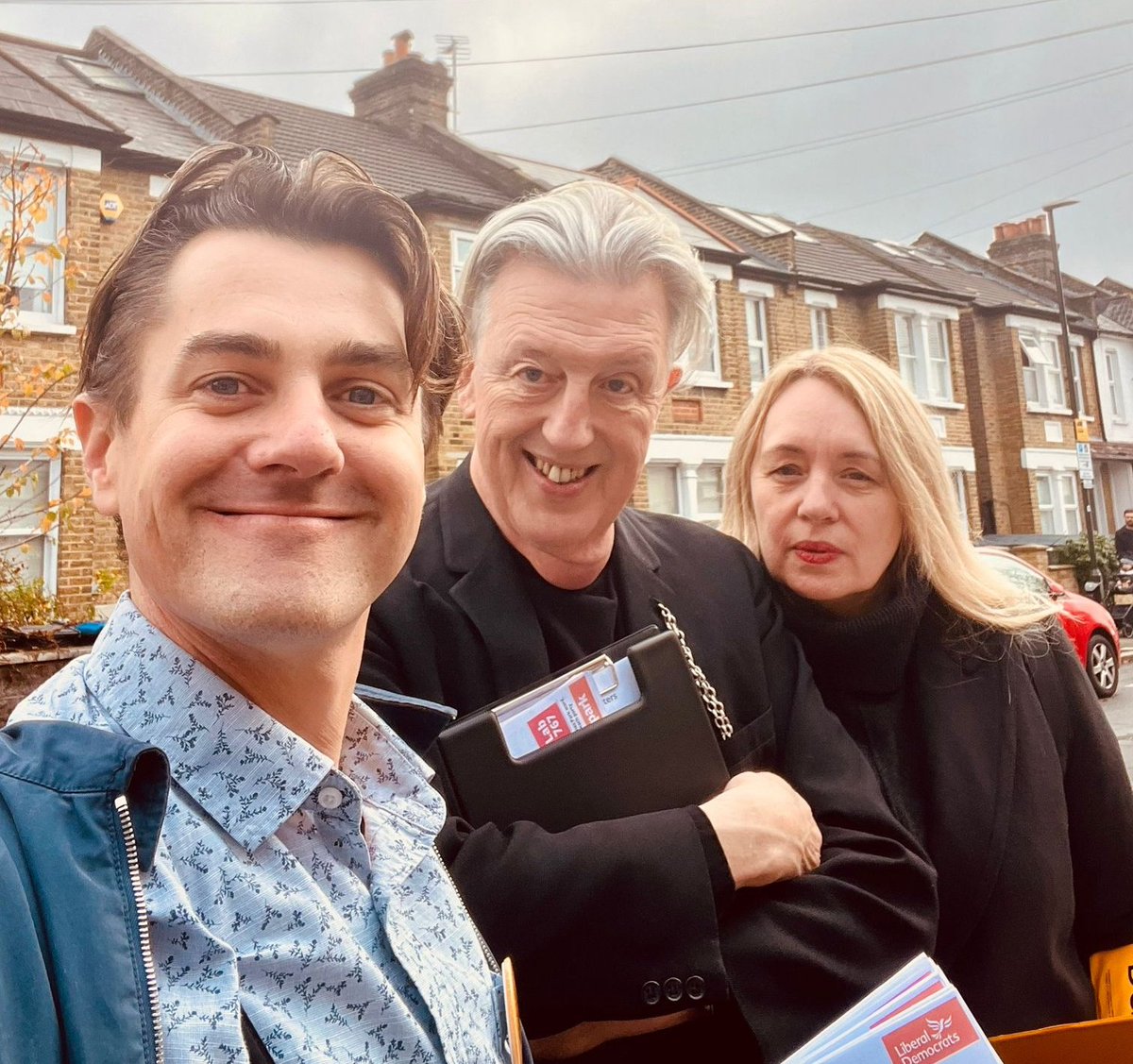 Teams out across Raynes Park yesterday knocking on hundreds of doors with <a href="/RPLibDems/">Raynes Park Lib Dems</a> &amp; MP <a href="/PaulKohlerSW19/">Paul Kohler🔶MP for Wimbledon</a> - trees, speeding traffic, lack of street cleaning all raised locally. Often a simple shake of the head on the Labour Govt. Huge concern about the Mayor's Police station cuts