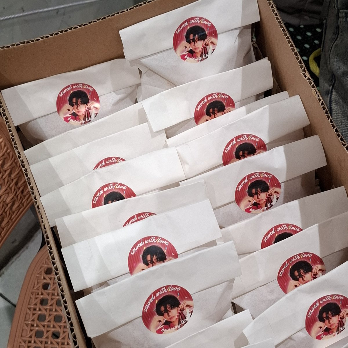 DIBANTUIN PACKING SAMA KAK <a href="/scenbbin/">랑☁️</a> <33333 ready to share some sweets with us? ditunggu nanti di tamlit jam 4 teng 🫵🏻🥺🫵🏻🥺