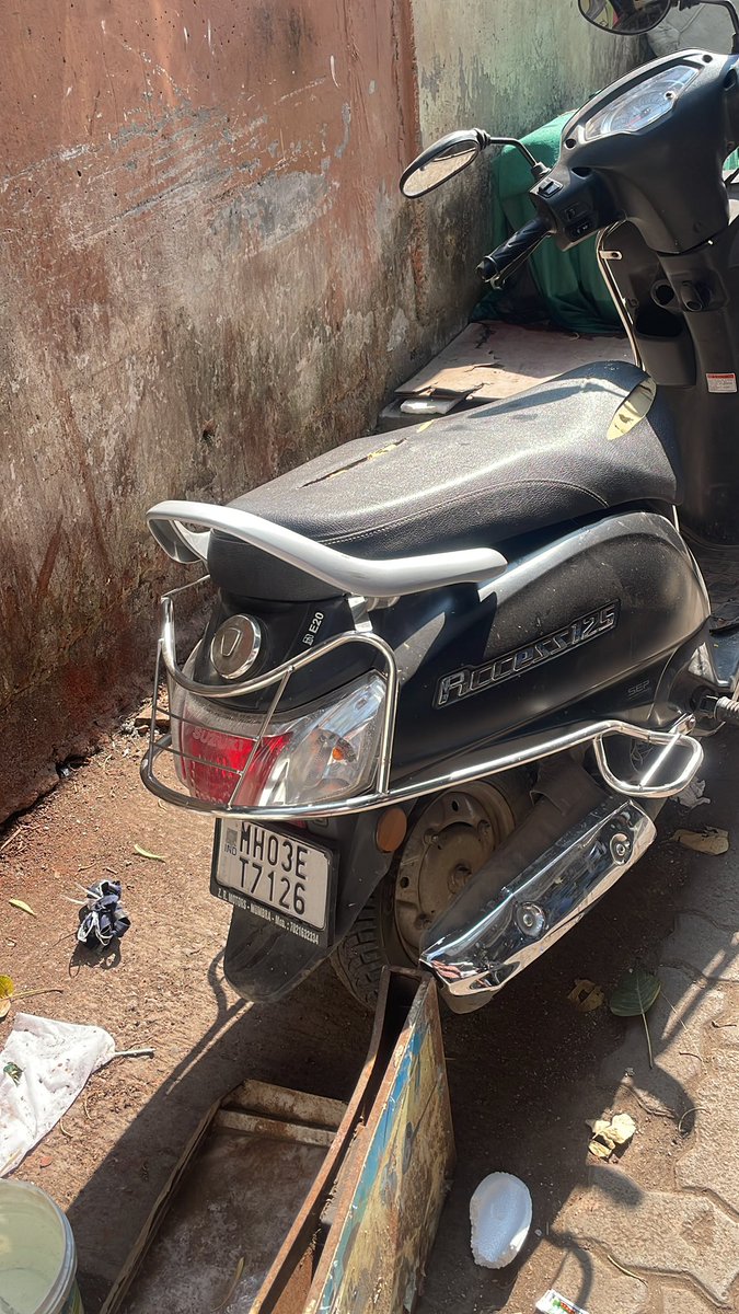 roads39331's tweet photo. Bikes parked in no parking zone Haryana wala lane station road Kurla West @MTPHereToHelp @CMOMaharashtra @PMOIndia https://t.co/0buyVdM0Er