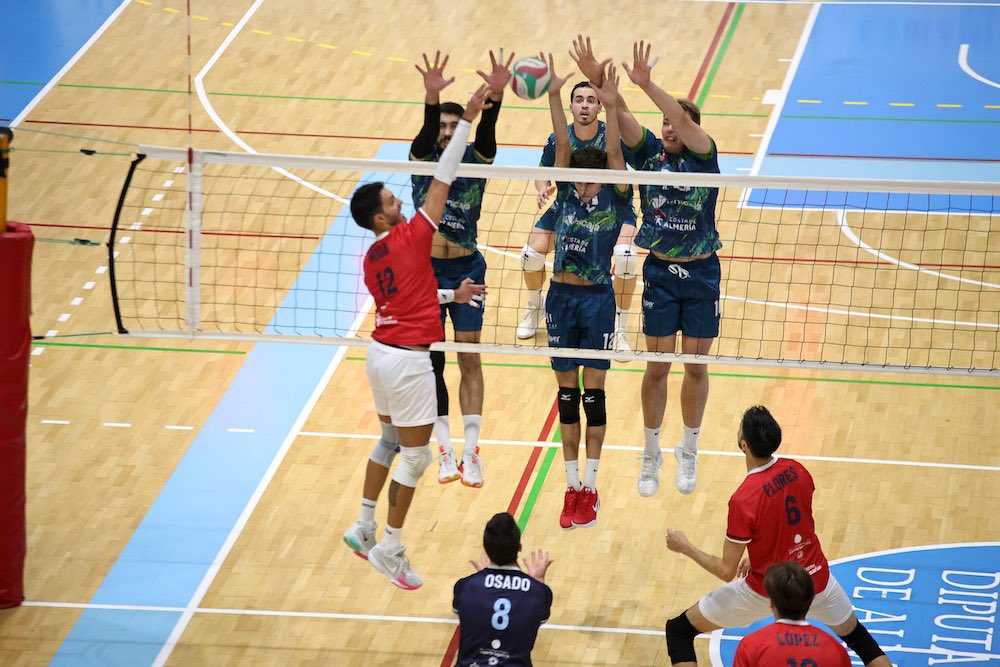 📰 𝐂𝐑𝐎́𝐍𝐈𝐂𝐀 | Unicaja Costa de Almería no supera su peor semana

📲 almeriavoley.es/partidos/unica…

📸 Francis Cazorla

💚 #VamosVerdes!
🏐 #SomosVoleibol

#Unicaja #Almeria #Almería #UnicajaAlmeria #UnicajaAlmería #Voleibol #Volleyball #Andalucia #picoftheday #BecomeYourOwnHero