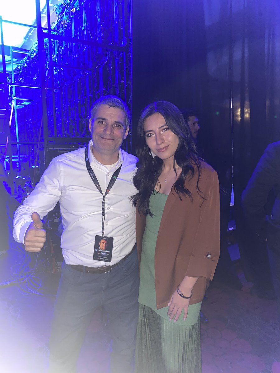 FridaEsp_'s tweet image. Con un grande en la Cumbre Viva México 

@CRIturralde1 🙌🏻