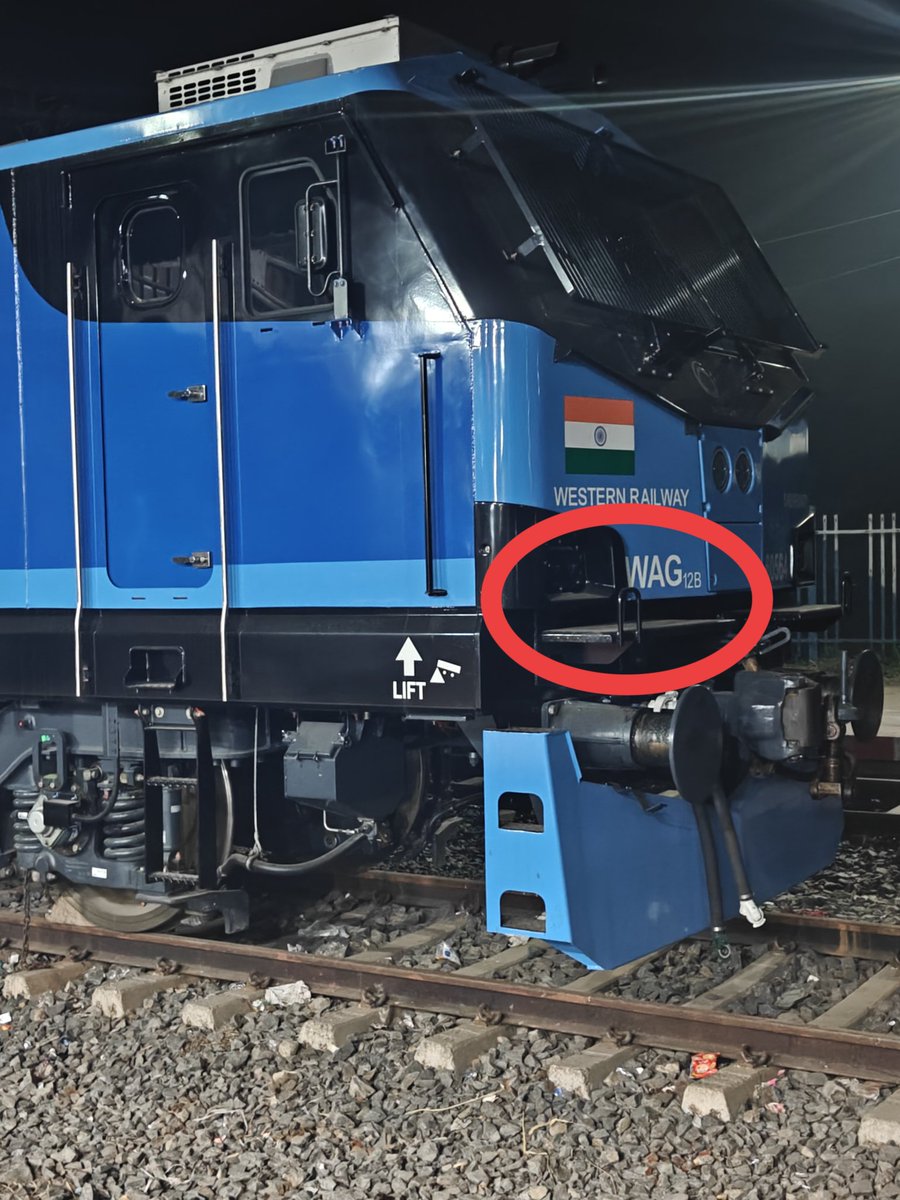 Ramanand06's tweet image. रिपोस्ट अनिवार्य करें सब ✊

माननीय रेलवे मंत्री @AshwiniVaishnaw
पूछना ये है कि WAG 12 का निर्माण बिहार के मधेपुरा जिला में होता है ।

तो ये इंजिन पर साबरमती क्यों लिखा जाता है बिहार , मधेपुरा लिखने से कुछ खराब हो जाएगा ईंजन में ?

थोड़ा बहुत बिहार को भी क्रेडिट दे दीजिए सब…