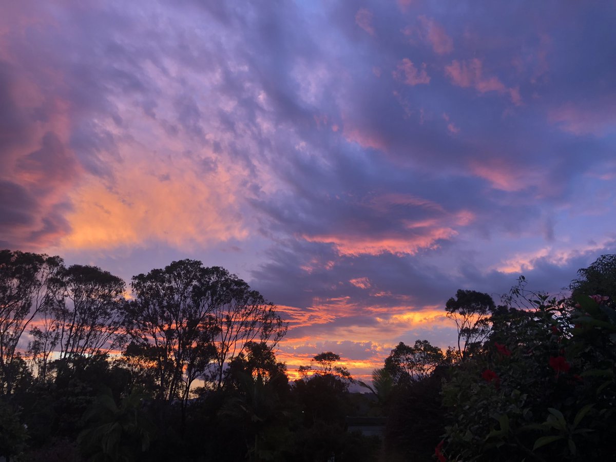 Over the weekend on the Australian Gold Coast, we’ve had  rain, thunder,  lightning, sunshine, and cloudy periods, (anyone would think they were in #Melbourne IYKYK); then #MothetNature gives us a spectacular sunset to round it off. #fourseasonsinoneday
