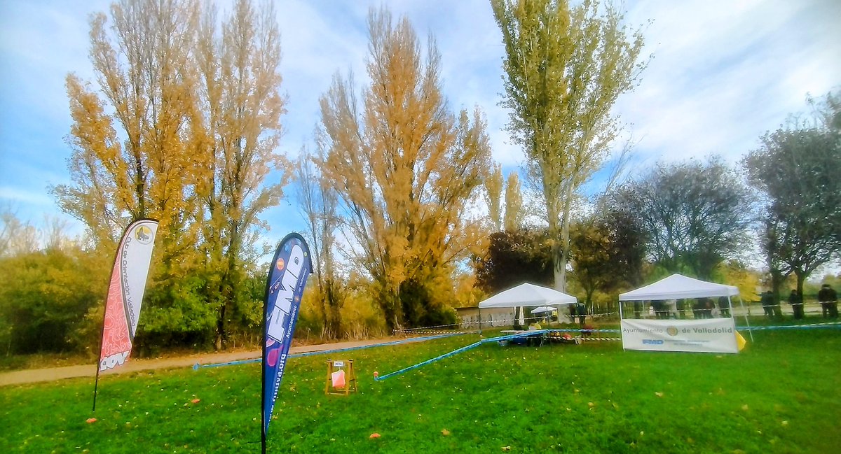 Todo listo para la primera carrera del campeonato escolar de orientación de Valladolid. Suerte a tod@s! <a href="/DeportesVLL/">DeportesVLL</a> <a href="/DeportesDip_Va/">Deportes Diputación de Valladolid</a>