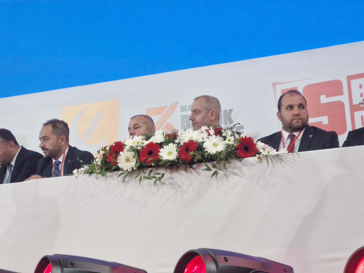 rprefahankara's tweet photo. Liderimiz, Genel Başkanımız Dr. Fatih Erbakan'ın teşrifleri ve Genel Başkan Vekilimiz Prof. Dr. Sacit Günbey Bakanımızın başkanlığındaki Divan Heyetinin teşekkülü ile 3. Olağan Büyük Kongremize Bismillah dedik. 

İl Başkanımız Mustafa Yanılmaz da Divan Heyeti'nde yerini aldı. 

#HilalinEmrinde