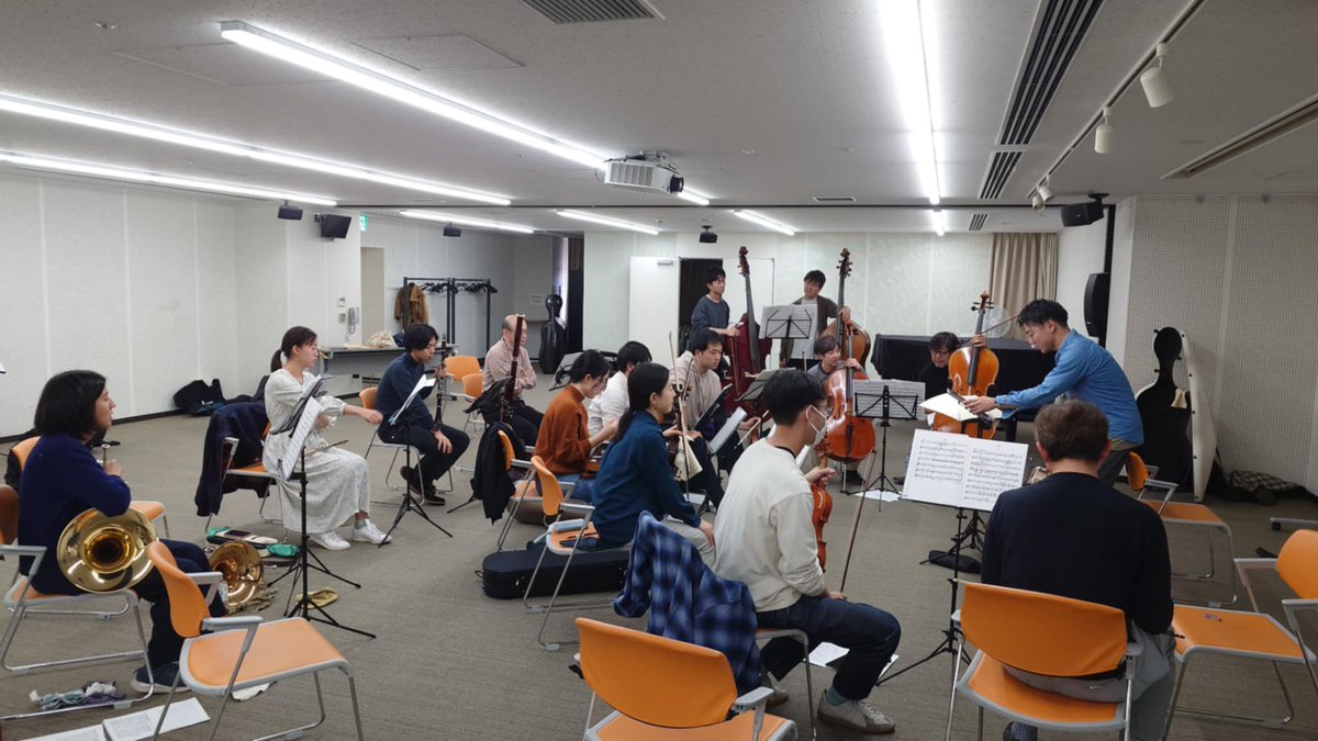o_classica's tweet photo. 【シーズンイン🌟】
第16回定期演奏会に向けた練習が始まりました🎵
午前中は団員の指揮による練習、午後は大森音楽監督とコンサートマスターの米岡さんにもお越しいただき練習を行いました🔥

今回は、色彩豊かな小編成の名曲をお届けします🌈
皆様のご来場お待ちしております✨ https://t.co/Lfd8XpuLdM