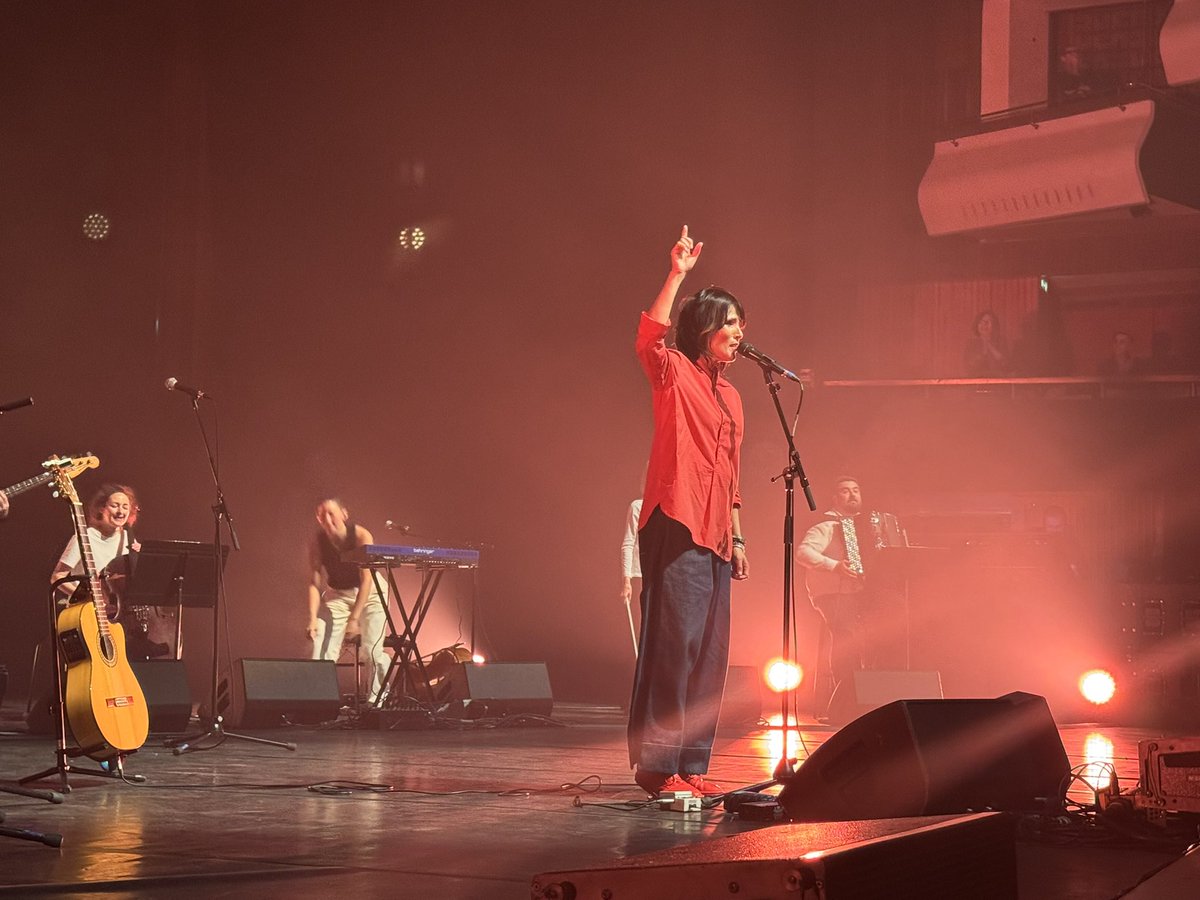 caz_08's tweet photo. Fantastic night at Royal Festival Hall
@tanita_tikaram  🙌☺️🧡 https://t.co/87AGNNxJUd