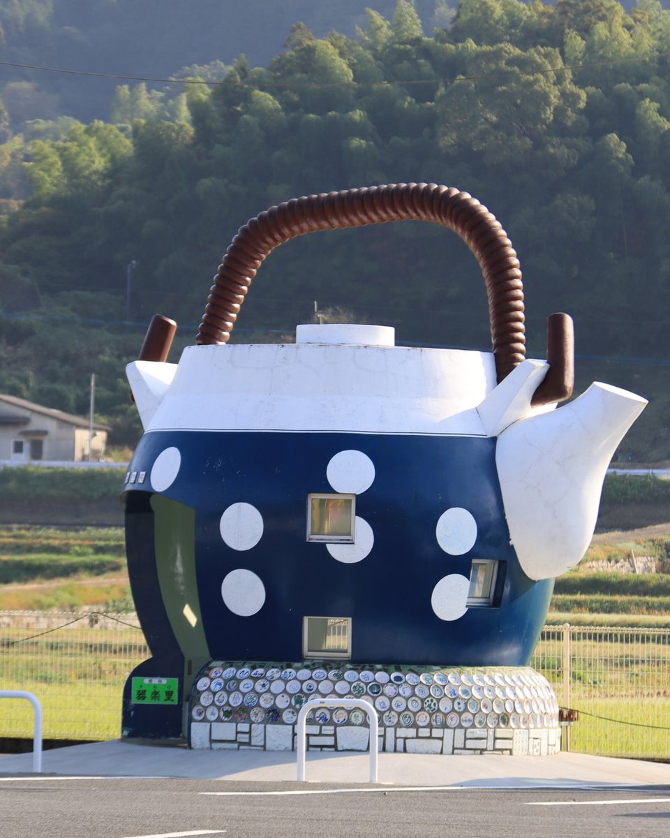 ureshinohoho_n's tweet image. 休憩所の #器楽里 が  #吉田まんぞく館 の駐車場に移転しました😌

今後の利用時間はまんぞく館の営業時間内です。

吉田まんぞく館営業時間
11月～3月：8時30分～17時
4月～10月：8時30分～18時

トイレはまんぞく館の外側にあります🚻
ゴミはお持ち帰りください。

 #うれしの  #肥前吉田焼