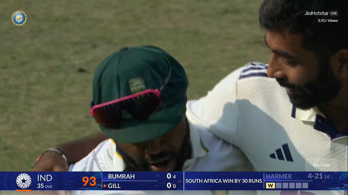 mufaddal_vohra's tweet image. Jasprit Bumrah congratulating Temba Bavuma.