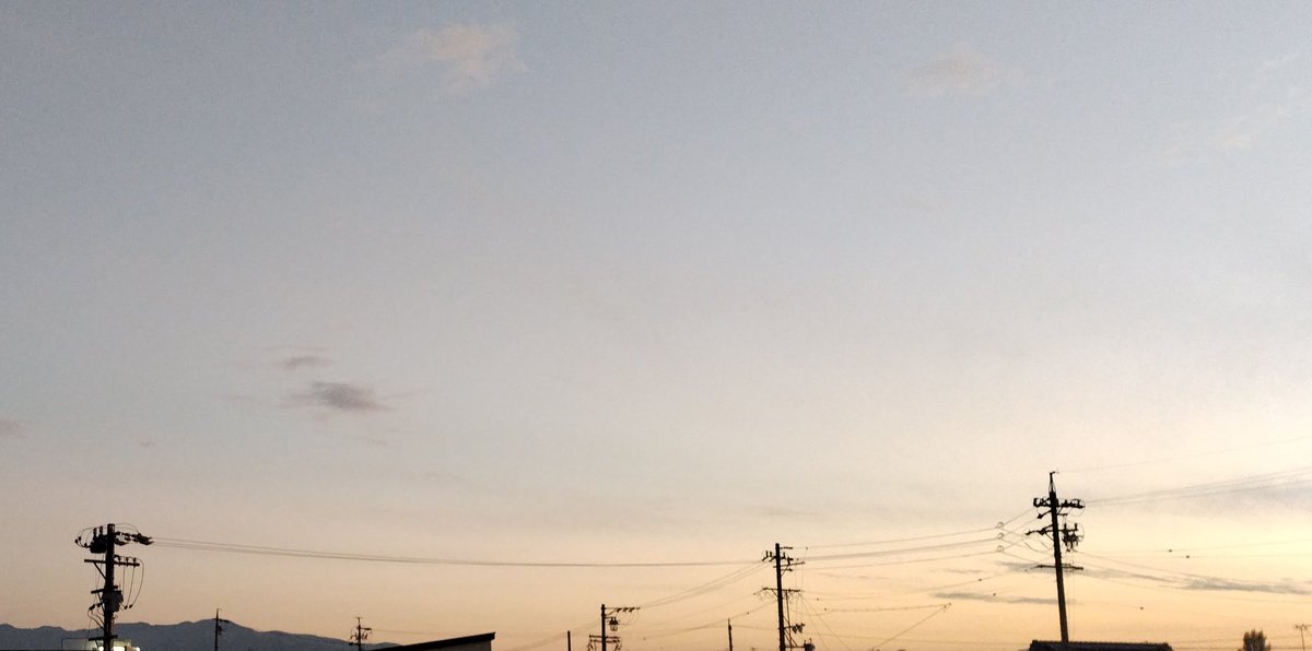 min_2463's tweet image. 薄曇りのおかげか空いっぱいの夕焼け
キレイですねー