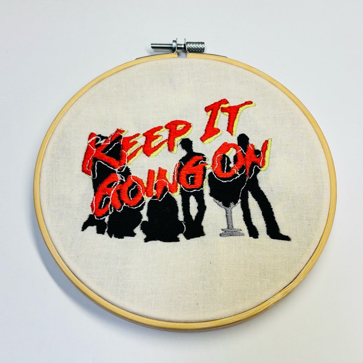 ukinosuke11232's tweet photo. 久しぶりに刺繍して楽しかった🪡⟡.*

ちょっと分かりにくいデザインかもしれない…
けど、颯くんのシルエットが綺麗に出来た気がする！😹

 #WATWING
 #keepitgoingon https://t.co/5RPQTAZvXq