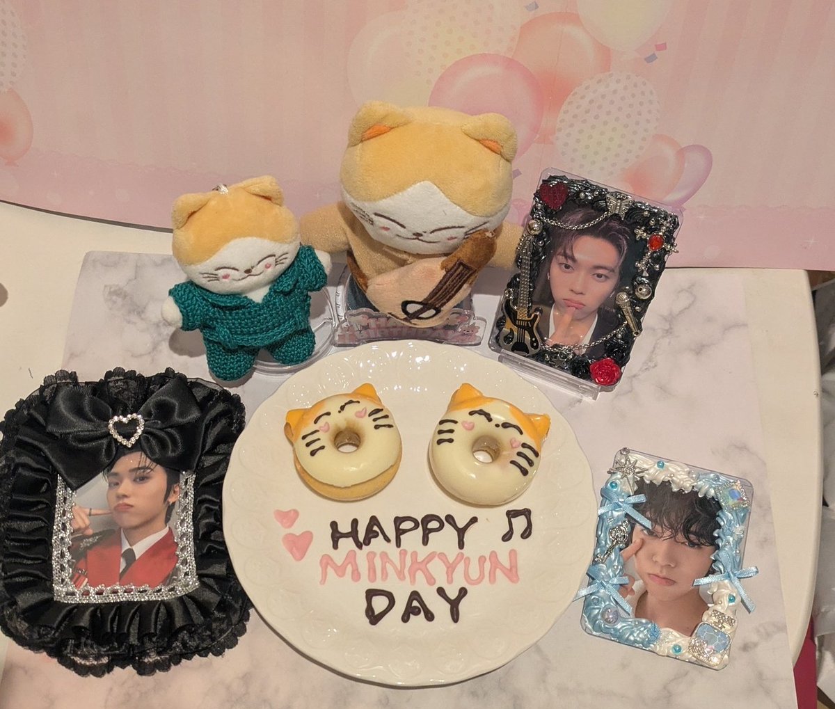 Aknfuse1116's tweet photo. ミンギュンくんお誕生日おめでとう🎉
一日一日を大切に過ごすミンギュンくんが大好きでとても尊敬する推しです🥺✨
幸せな一年になりますように。
もうすぐ会えるのが楽しみ🥰
#HAPPYMINKYUNDAY
#퓨즈의_둥빈_민균생일축하
#HAPPYCAT_MK_BDAY https://t.co/Pz8OJdTqan
