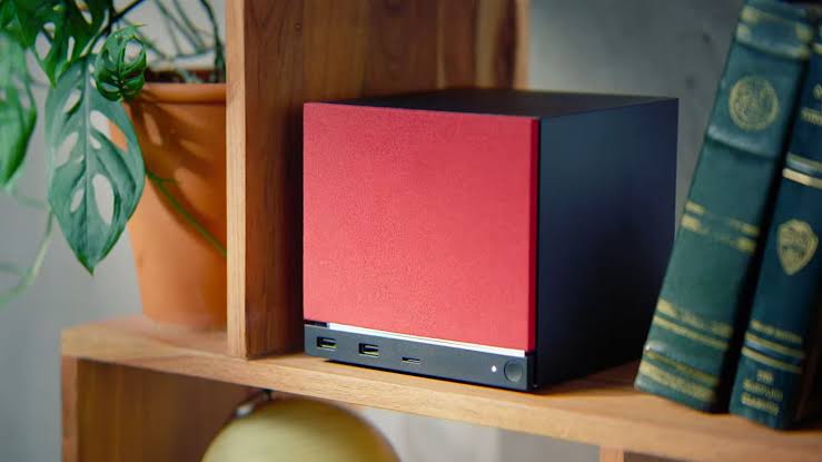 mrashbee's tweet photo. Vous voulez mes pronos sur la #Steam Machine ? 
Elle aura du succès, c'est sûr ! 
Dans un monde où #Xbox s'effondre et #Playstation joue la sécurité, la #SteamCube aura toute sa place pour remplacer la Xbox dans la future gueguerre des consoles qui rappelons-le https://t.co/Br0tVM5e2o